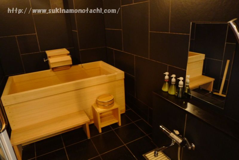 萃 sui-諏訪湖で宿泊した部屋「風露」のヒノキ造りの内風呂